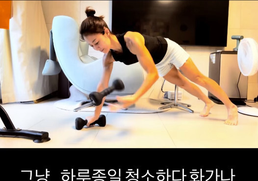 쥬얼리 이지현, 아령 들고 팔굽혀펴기…놀라운 운동 신경 [N샷]