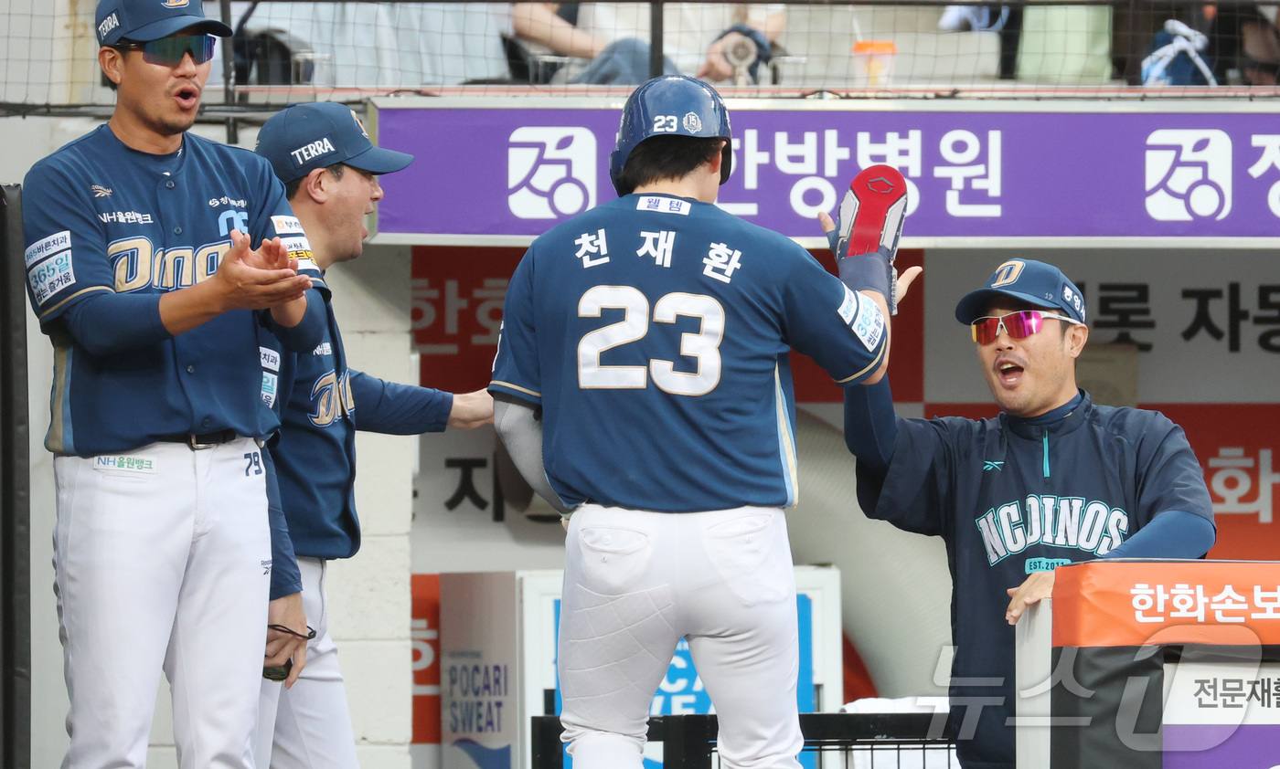 (대전=뉴스1) 김기남 기자 = 30일 대전 한화생명볼파크에서 열린 2026 신한 SOL KBO리그 NC 다이노스와 한화 이글스의 경기에서 2회초 2사 1,2루 상황 2타점 2루타 …