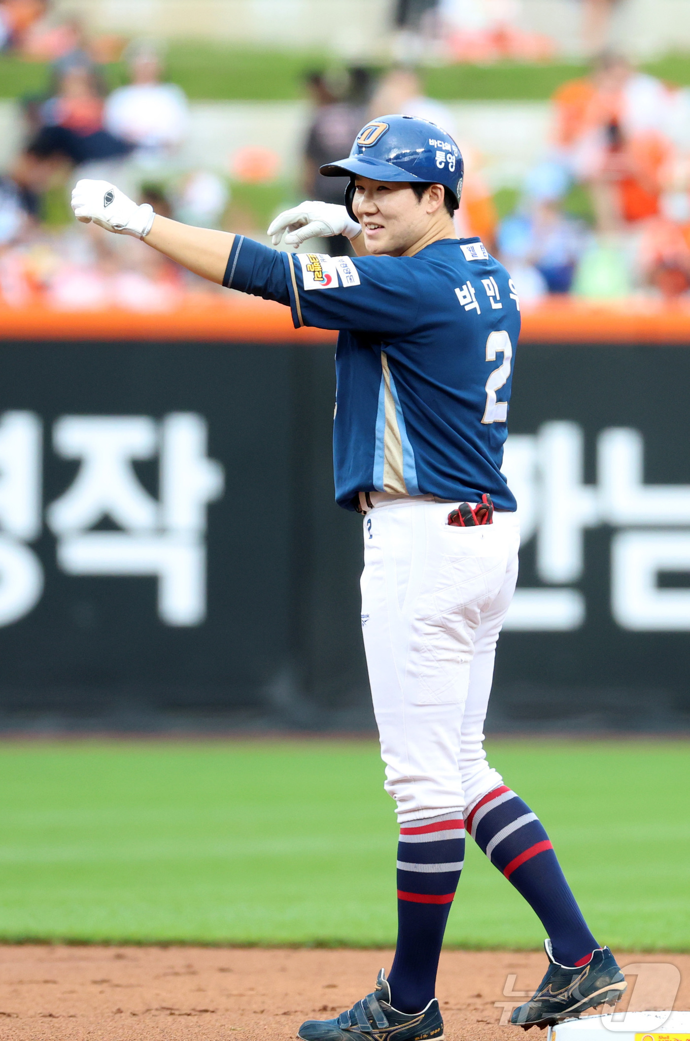 (대전=뉴스1) 김기남 기자 = 30일 대전 한화생명볼파크에서 열린 2026 신한 SOL KBO리그 NC 다이노스와 한화 이글스의 경기에서 NC  박민우가 1회초 2루타를 친 후 …