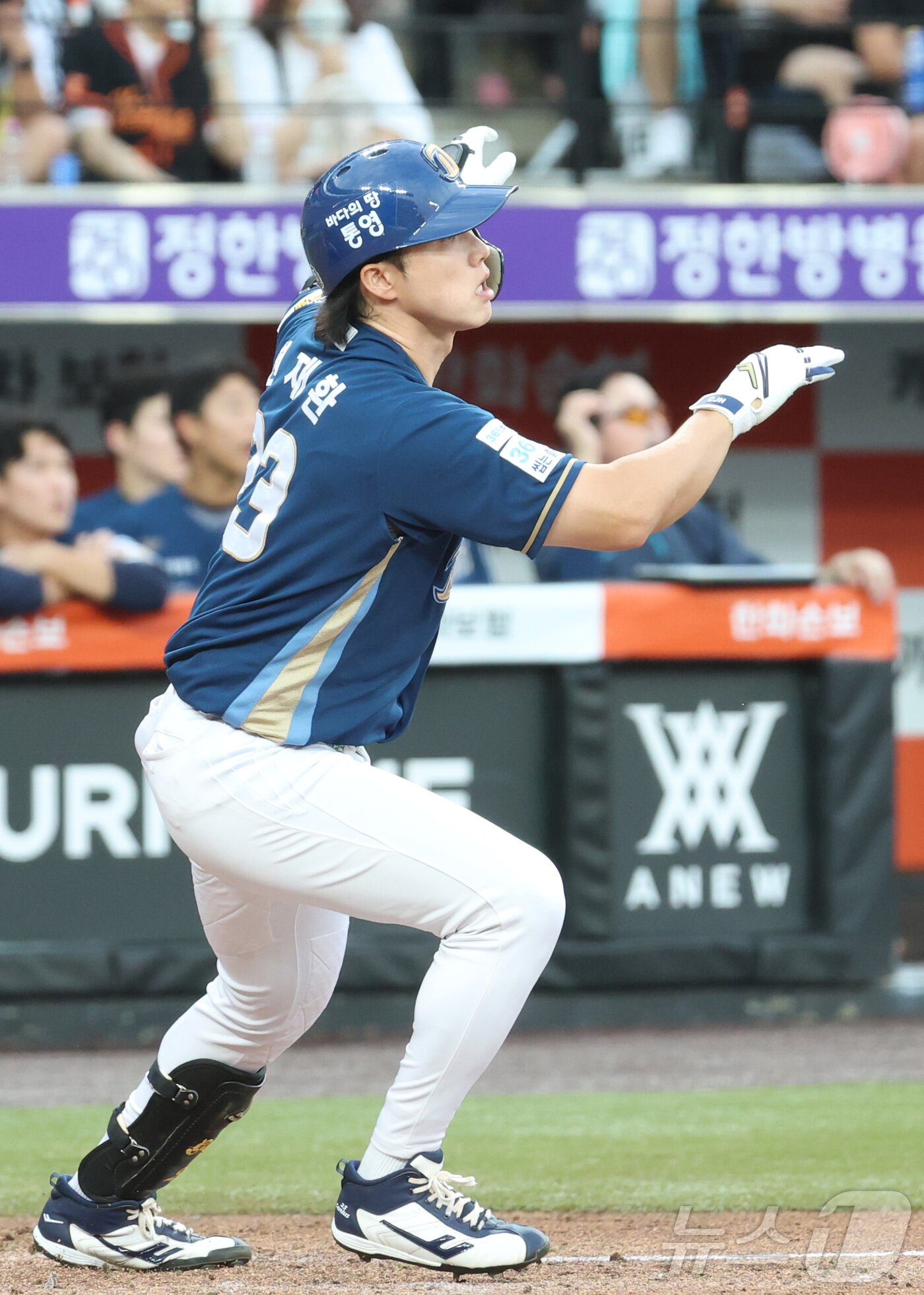 본문 이미지 - 30일 대전 한화생명볼파크에서 열린 2026 신한 SOL KBO리그 NC 다이노스와 한화 이글스의 경기에서 2회초 2사 1,2루 상황에서 NC 천재환이 2타점 2루타를 치고 있다. 2026.8.30 ⓒ 뉴스1 김기남 기자