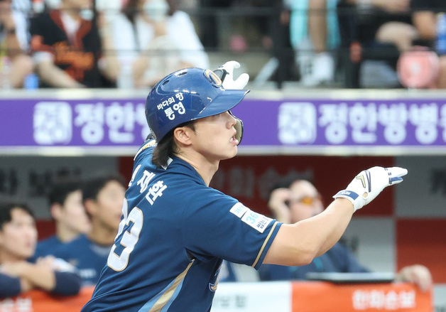 선취 2타점 2루타 치는 천재환
