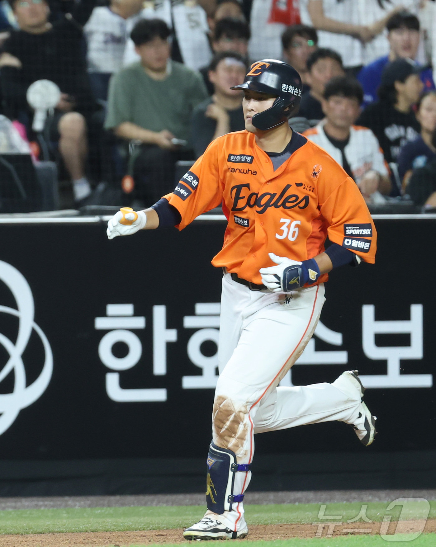 (대전=뉴스1) 김기남 기자 = 30일 대전 한화생명볼파크에서 열린 2026 신한 SOL KBO리그 NC 다이노스와 한화 이글스의 경기에서 6회말 한화 한지윤이 김태연에 이어 백투 …