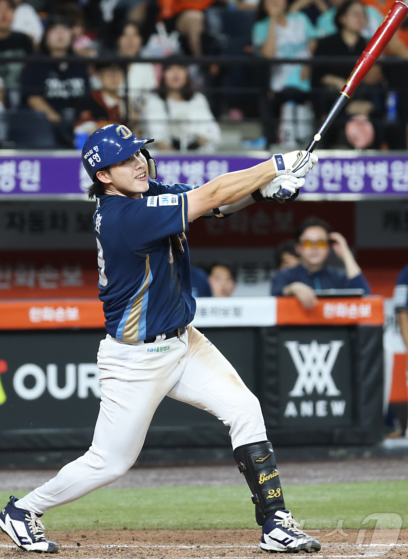 (대전=뉴스1) 김기남 기자 = 30일 대전 한화생명볼파크에서 열린 2026 신한 SOL KBO리그 NC 다이노스와 한화 이글스의 경기에서 6회초 NC 천재환이 타격하고 있다. 2 …