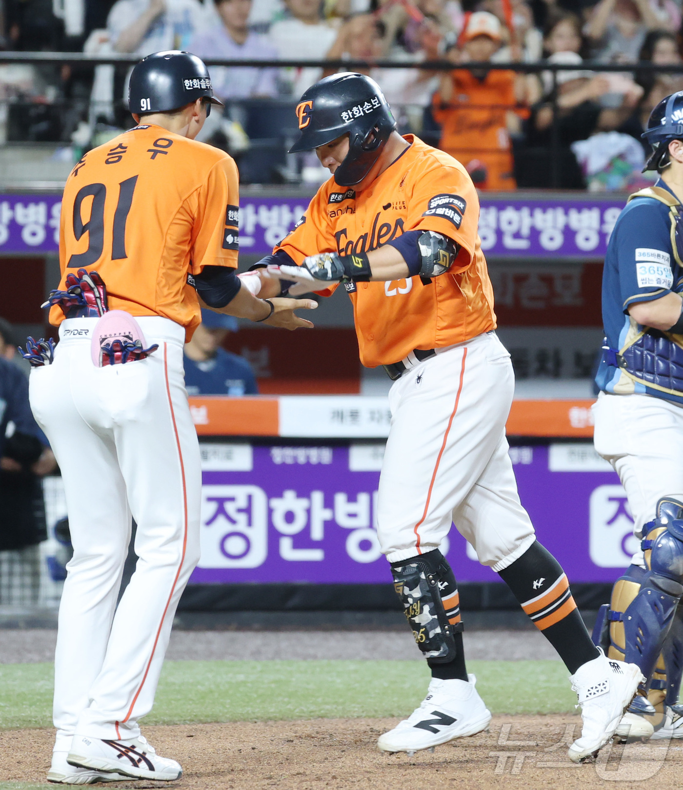 (대전=뉴스1) 김기남 기자 = 30일 대전 한화생명볼파크에서 열린 2026 신한 SOL KBO리그 NC 다이노스와 한화 이글스의 경기에서 6회말 한화 김태연이 솔로 홈런을 치고 …