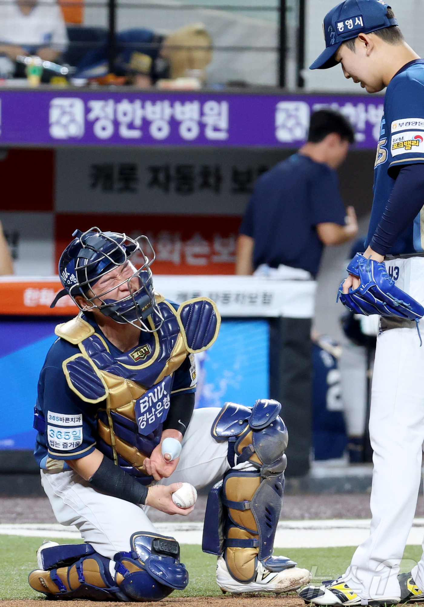 (대전=뉴스1) 김기남 기자 = 30일 대전 한화생명볼파크에서 열린 2026 신한 SOL KBO리그 NC 다이노스와 한화 이글스의 경기에서 7회말 NC 안중열 포수가 블로킹 중 공 …