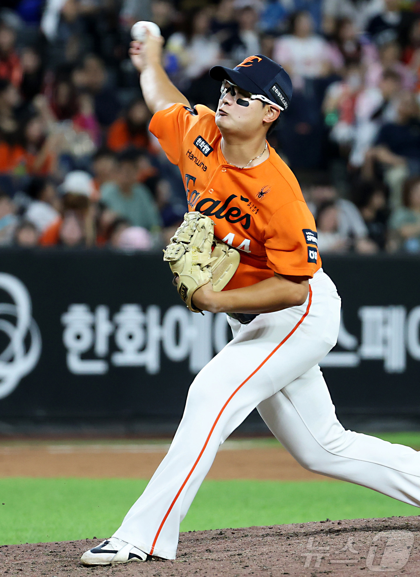 (대전=뉴스1) 김기남 기자 = 30일 대전 한화생명볼파크에서 열린 2026 신한 SOL KBO리그 NC 다이노스와 한화 이글스의 경기에서 9회초 한화 김서현이 투구하고 있다. 2 …
