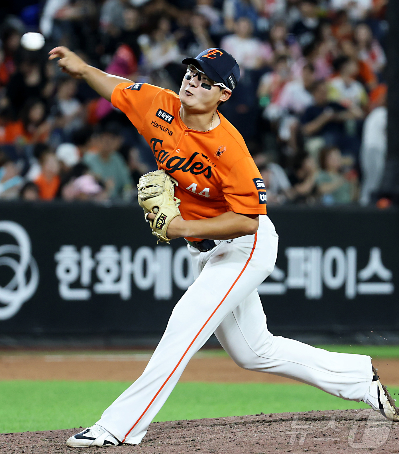 (대전=뉴스1) 김기남 기자 = 30일 대전 한화생명볼파크에서 열린 2026 신한 SOL KBO리그 NC 다이노스와 한화 이글스의 경기에서 9회초 한화 김서현이 투구하고 있다. 2 …