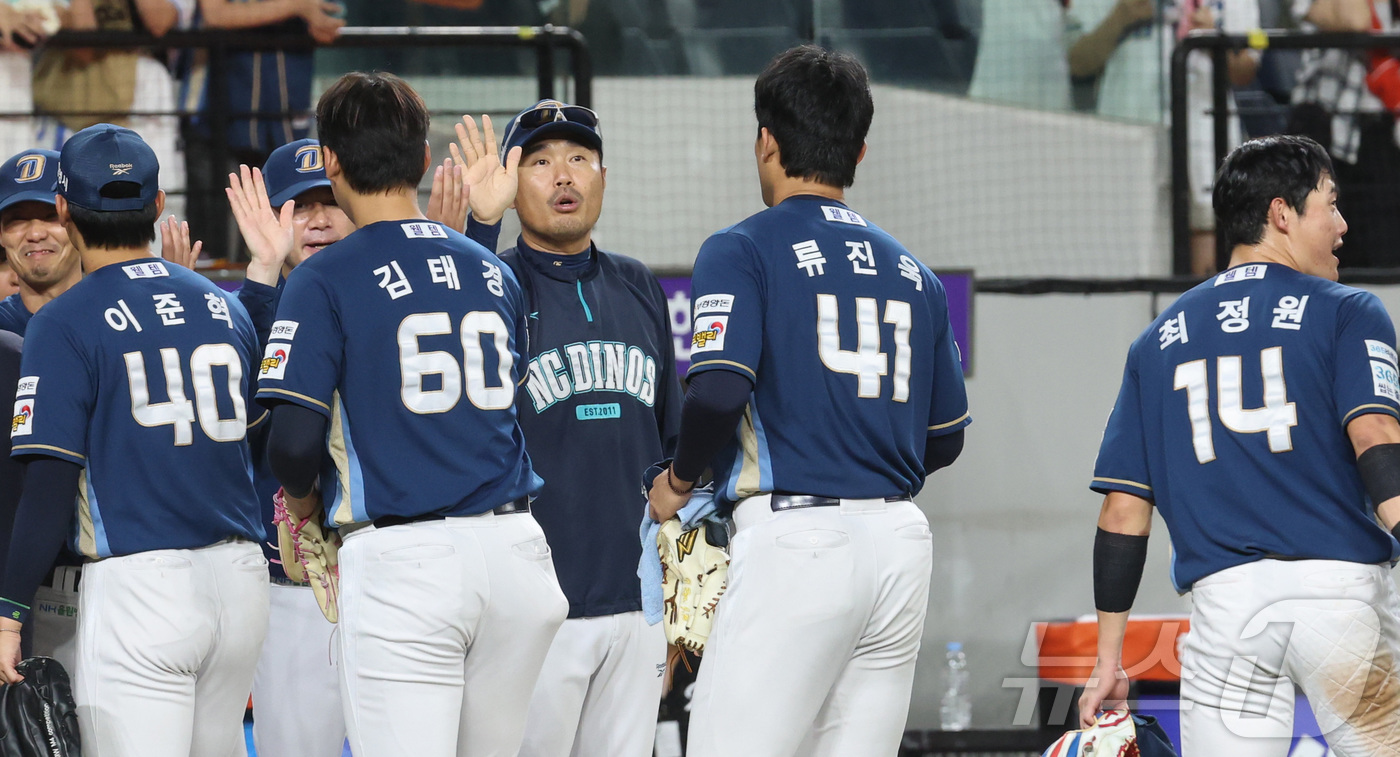(대전=뉴스1) 김기남 기자 = 30일 대전 한화생명볼파크에서 열린 2026 신한 SOL KBO리그 NC 다이노스와 한화 이글스의 경기에서 NC가 연장 10회 10대 7로 역전 승 …