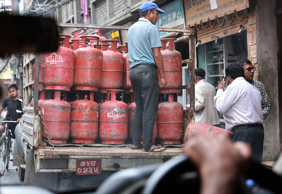 LPG 거래하는 네팔 상인들