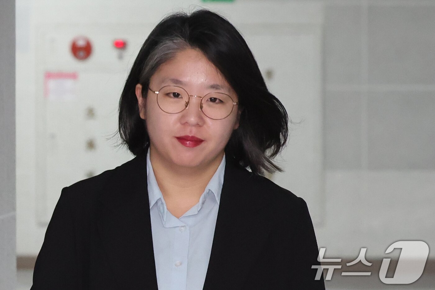 본문 이미지 - 성평등가족부 장관 후보자로 지명된 용혜인 기본소득당 의원이 31일 오전 서울 여의도 국회 의원회관으로 출근하고 있다. 2026.8.31 ⓒ 뉴스1 황기선 기자