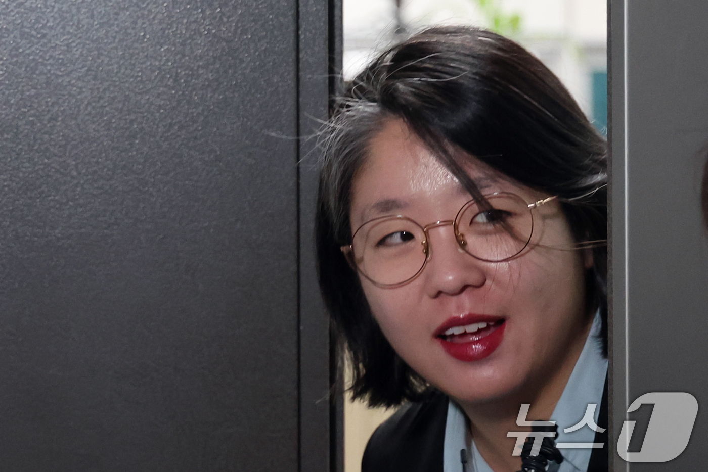 (서울=뉴스1) 황기선 기자 = 성평등가족부 장관 후보자로 지명된 용혜인 기본소득당 의원이 31일 오전 서울 여의도 국회 의원회관으로 출근하고 있다.  2026.8.31/뉴스1