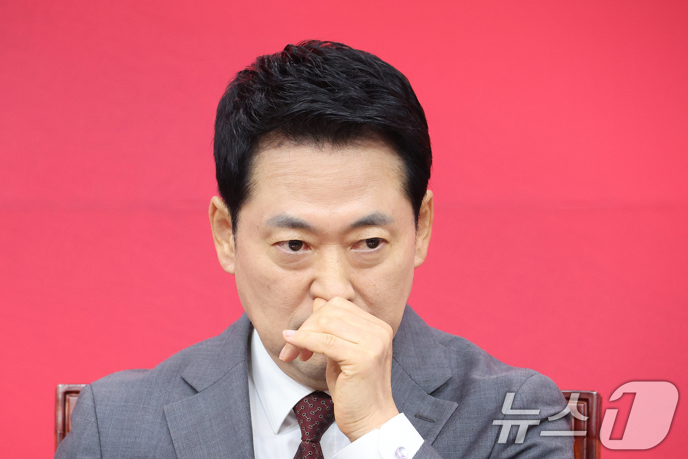 (서울=뉴스1) 신웅수 기자 = 장동혁 국민의힘 대표가 31일 서울 여의도 국회에서 열린 최고위원회의에서 생각에 잠겨 있다. 2026.8.31/뉴스1