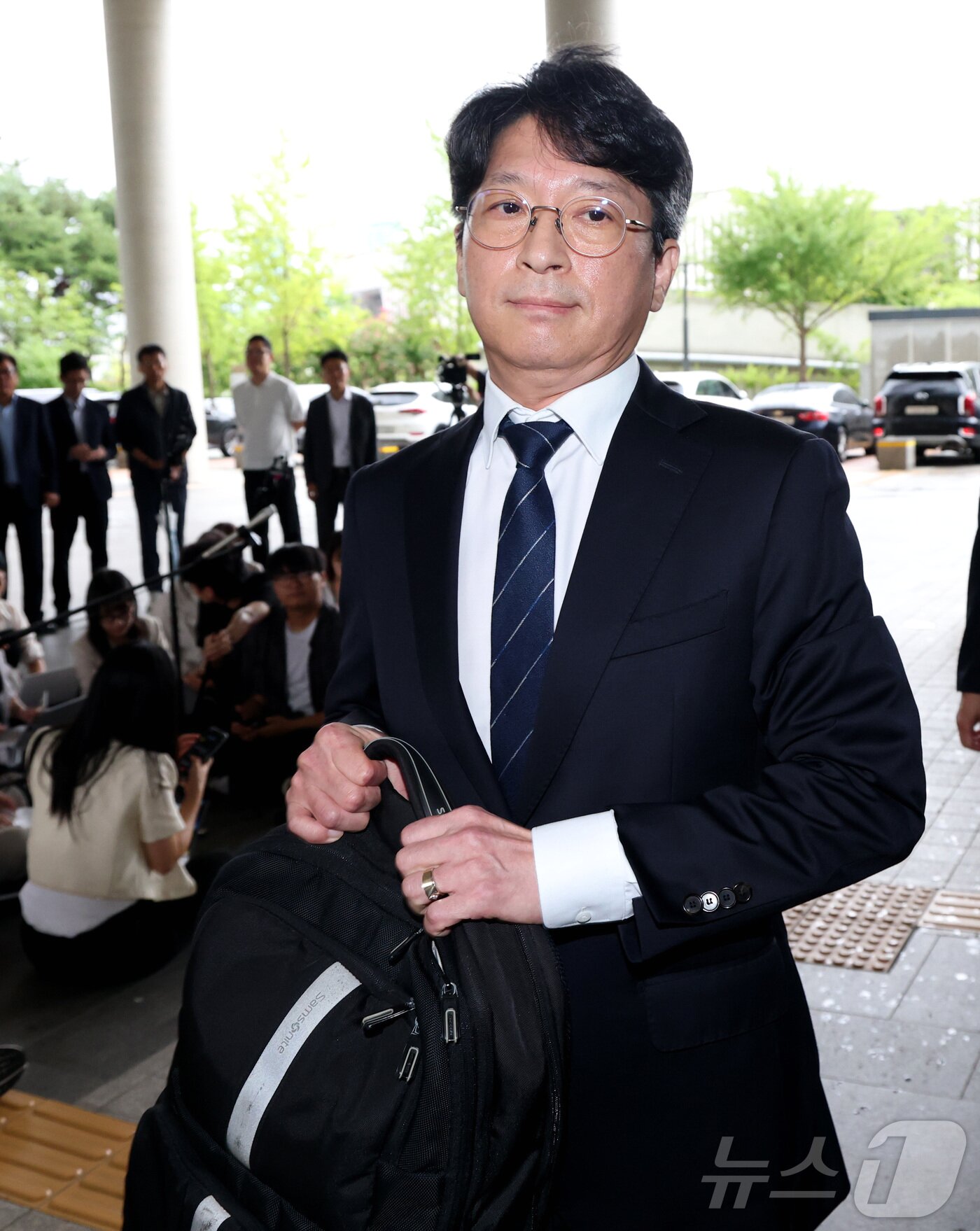 본문 이미지 - 홍지선 국토교통부 장관 후보자가 31일 세종시 정부세종청사로 출근하며 취재진의 질문에 답변 후 청사로 들어가고 있다. 2026.8.31 ⓒ 뉴스1 김기남 기자