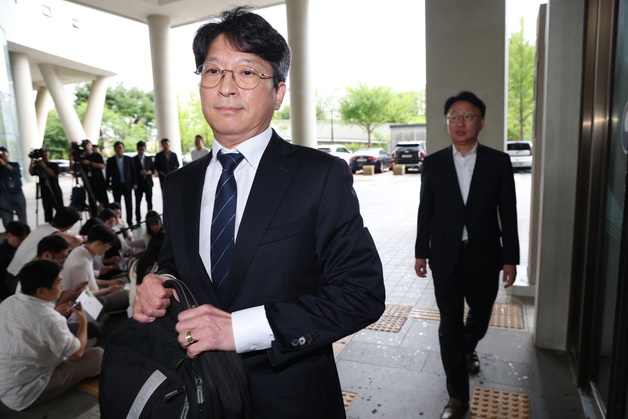 출근하는 홍지선 국토부 장관 후보자