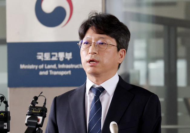 답변하는 홍지선 국토교통부 장관 후보자