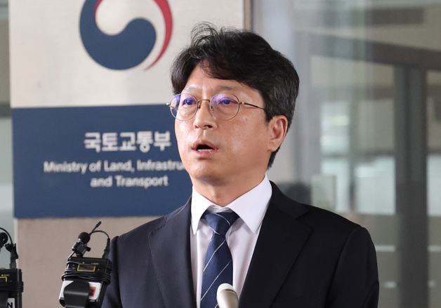 답변하는 홍지선 국토교통부 장관 후보자