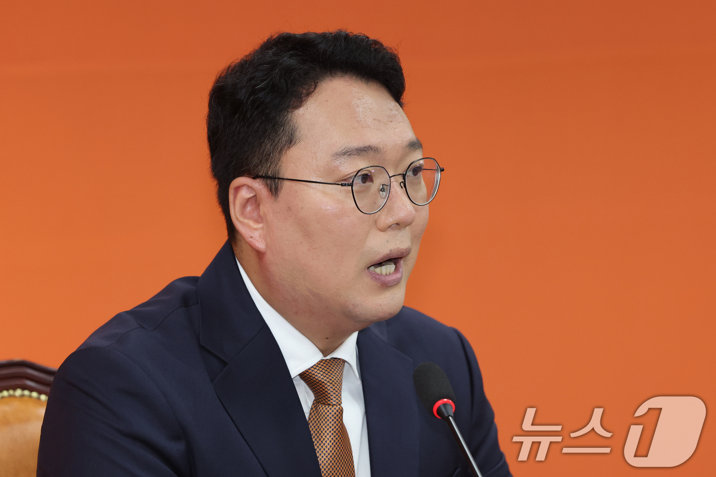 (서울=뉴스1) 황기선 기자 = 천하람 개혁신당 당대표 권한대행 겸 원내대표가 31일 오전 서울 여의도 국회에서 열린 기자간담회에서 발언을 하고 있다.  2026.8.31/뉴스1