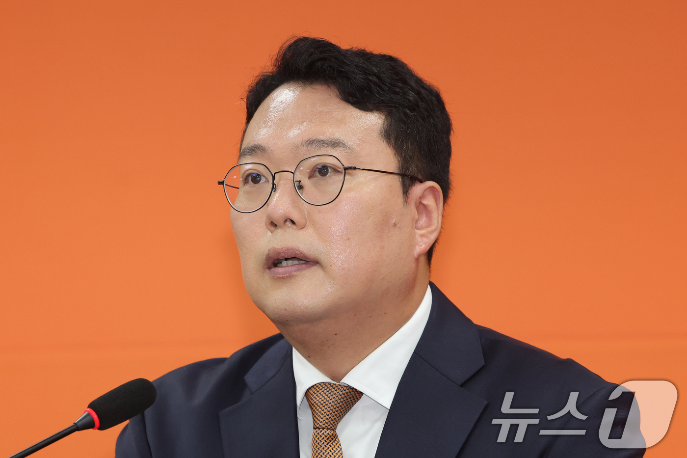 (서울=뉴스1) 황기선 기자 = 천하람 개혁신당 당대표 권한대행 겸 원내대표가 31일 오전 서울 여의도 국회에서 열린 기자간담회에서 발언을 하고 있다.  2026.8.31/뉴스1