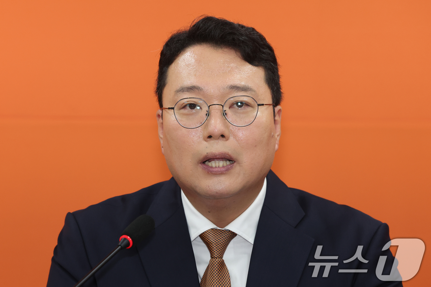 (서울=뉴스1) 황기선 기자 = 천하람 개혁신당 당대표 권한대행 겸 원내대표가 31일 오전 서울 여의도 국회에서 열린 기자간담회에서 발언을 하고 있다.  2026.8.31/뉴스1