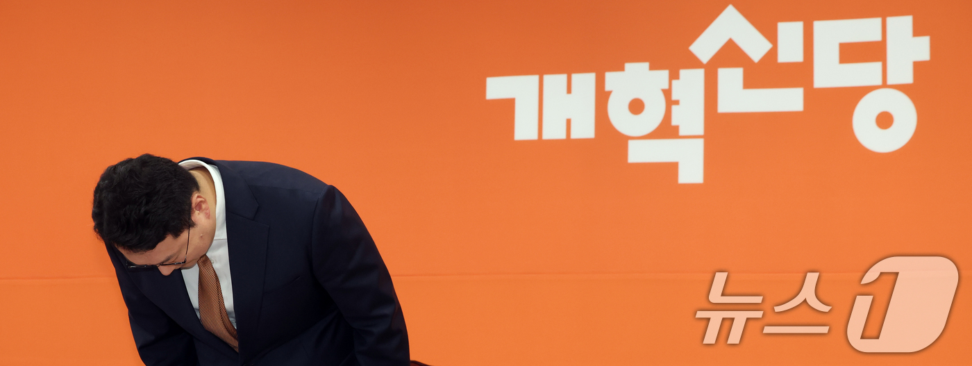 (서울=뉴스1) 황기선 기자 = 천하람 개혁신당 당대표 권한대행 겸 원내대표가 31일 오전 서울 여의도 국회에서 열린 기자간담회에서 인사를 하고 있다..  2026.8.31/뉴스1 …