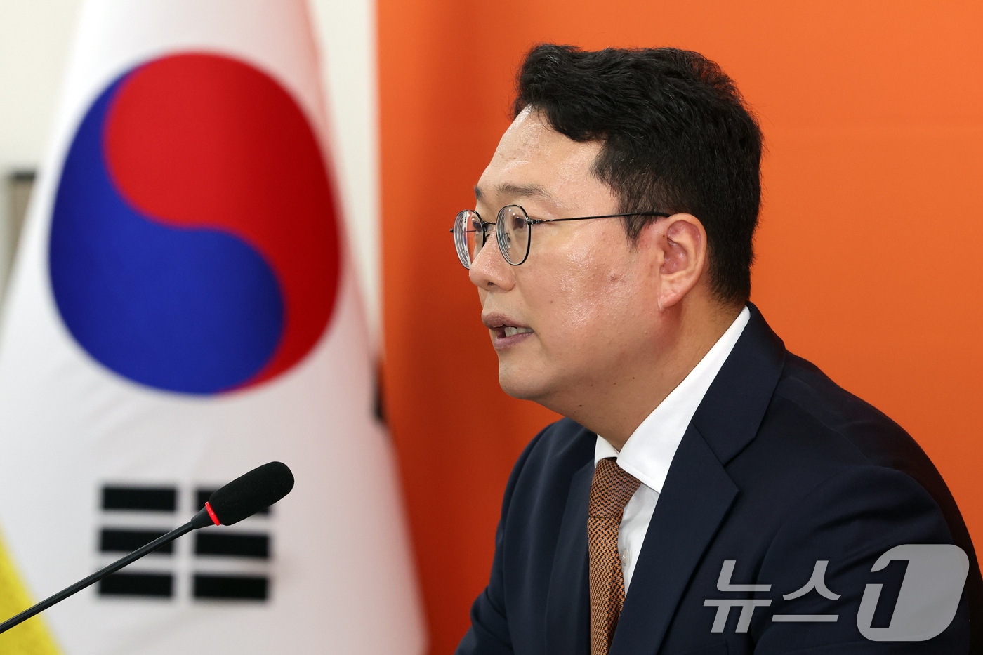(서울=뉴스1) 황기선 기자 = 천하람 개혁신당 당대표 권한대행 겸 원내대표가 31일 오전 서울 여의도 국회에서 열린 기자간담회에서 발언을 하고 있다.  2026.8.31/뉴스1