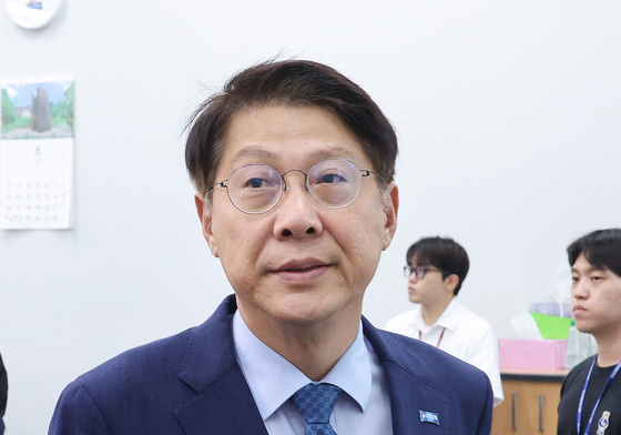 최고위원회 참석하는 김형연