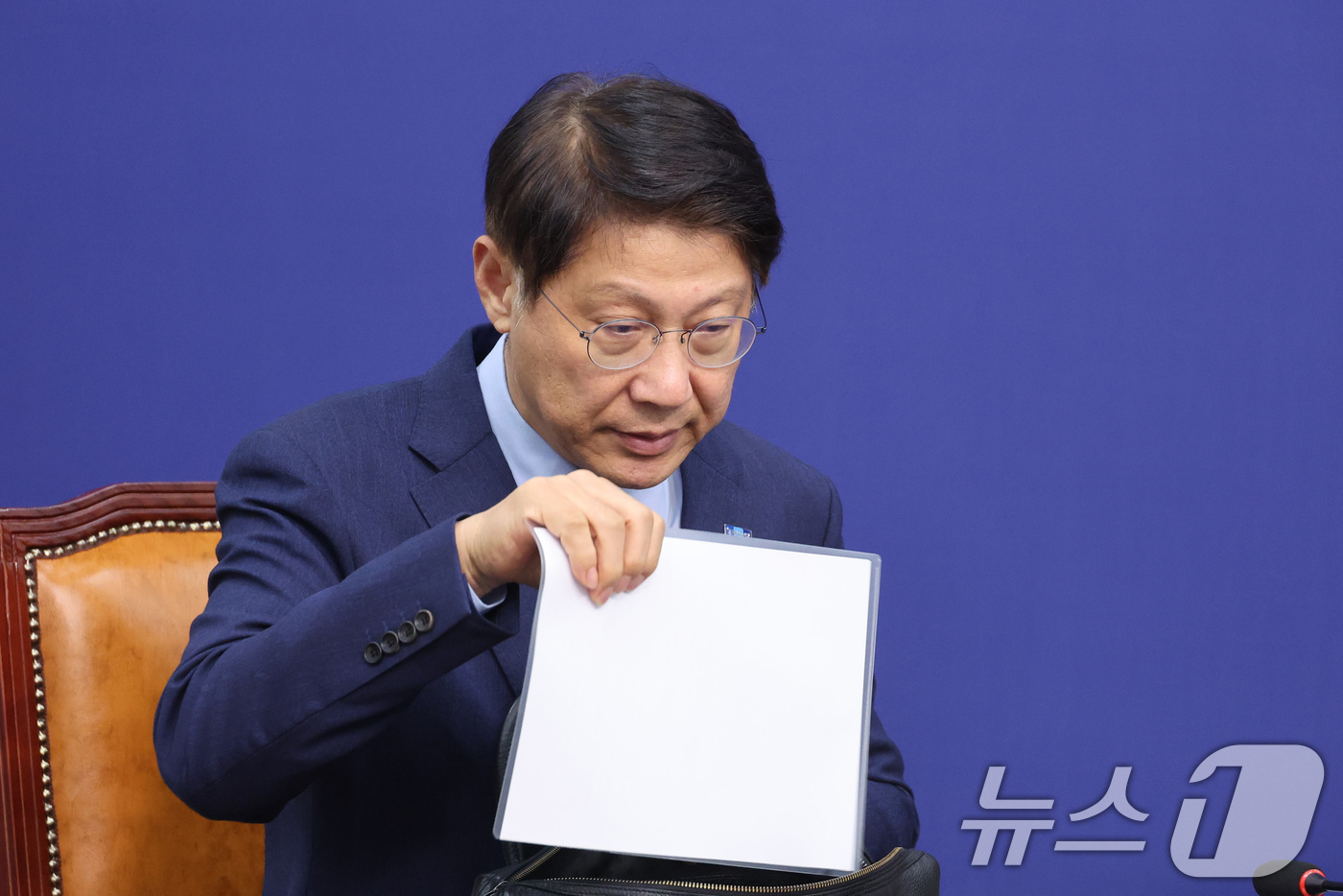 (서울=뉴스1) 신웅수 기자 = 김형연 조국혁신당 최고위원이 31일 서울 여의도 국회에서 열린 최고위원회에 자리하고 있다.이해민 조국혁신당 의원이 청와대 AI미래기획수석비서관으로 …