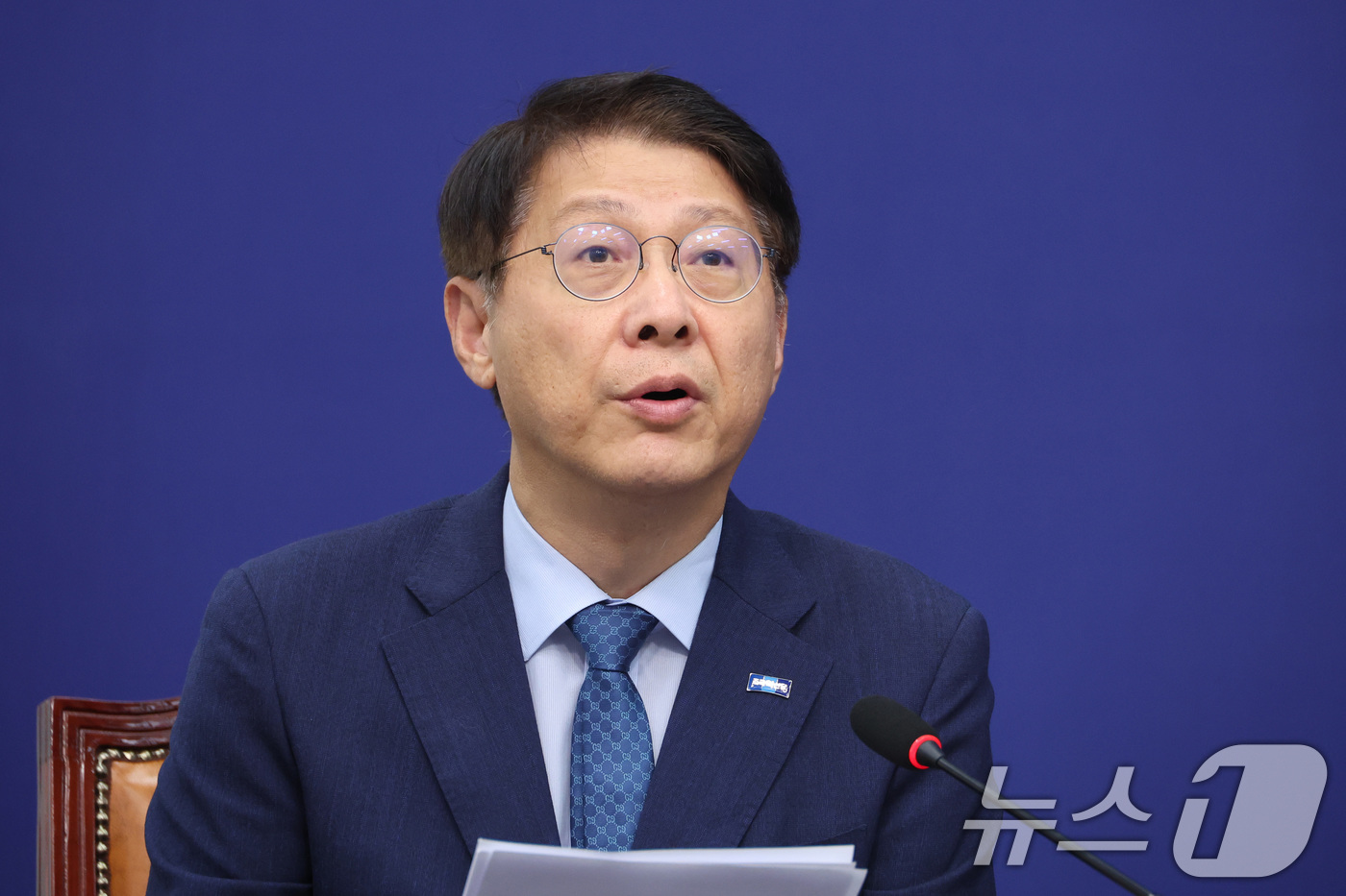 (서울=뉴스1) 신웅수 기자 = 김형연 조국혁신당 최고위원이 31일 서울 여의도 국회에서 열린 최고위원회에서 발언하고 있다.이해민 조국혁신당 의원이 청와대 AI미래기획수석비서관으로 …
