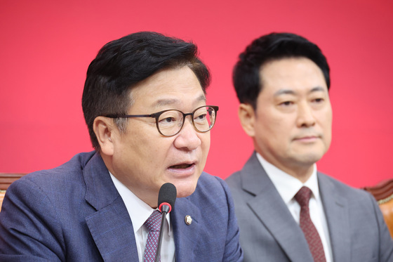 발언하는 정점식 원내대표
