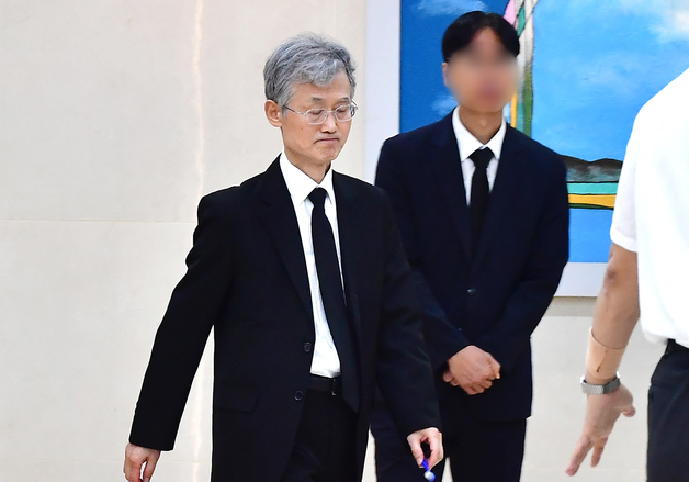 '새 추천위' vs '기존 3명 중 1명'…조희대 부친상 속 제재청 고심