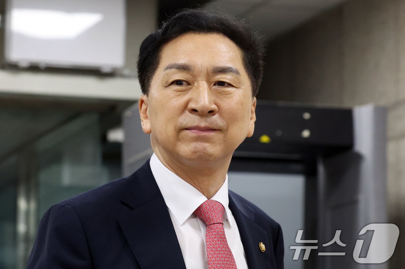 본문 이미지 - 김건희 여사에게 260만원대 로저비비에 가방을 선물한 혐의로 기소된 김기현 국민의힘 의원. ⓒ 뉴스1 김명섭 기자