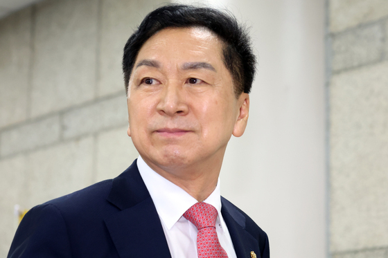 '김건희 로저비비에 선물' 의혹 공판 출석하는 김기현 의원
