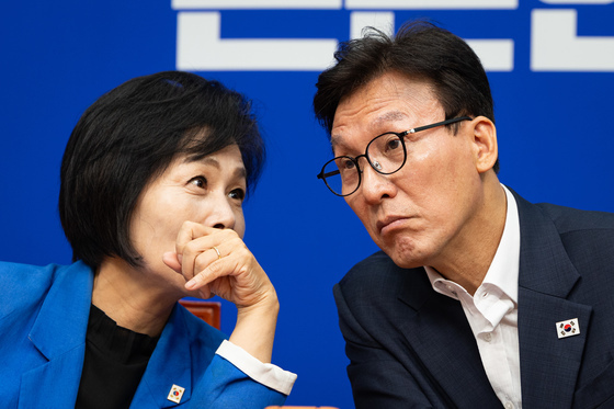 대화 나누는 김민석·최민희