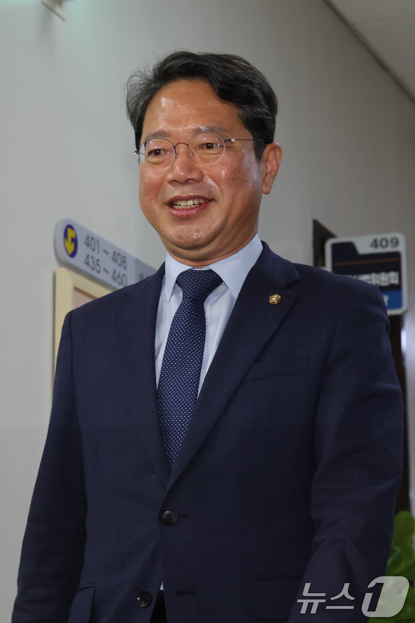 본문 이미지 - 법무부 장관 후보자로 지명된 김승원 법제사법위원회 소위원장이 31일 오전 서울 여의도 국회에서 열린 법사위 법안심사제1소위원회에 참석하며 취재진 질의에 답변하고 있다. 2026.8.31 ⓒ 뉴스1 황기선 기자