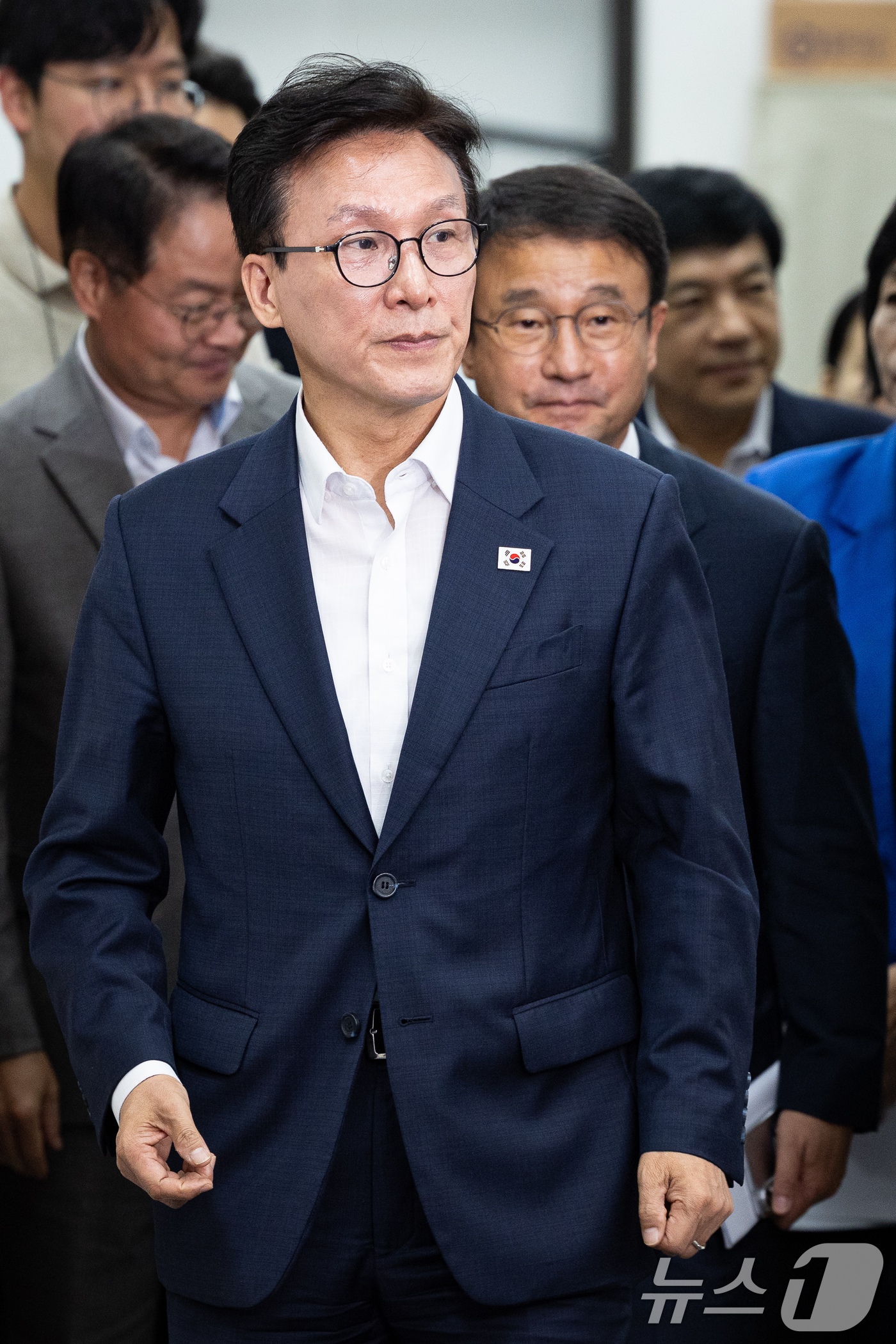 (서울=뉴스1) 유승관 기자 = 김민석 더불어민주당 대표와 한병도 원내대표를 비롯한 지도부가 31일 서울 여의도 국회에서 열린 최고위원회의에 참석하고 있다. 2026.8.31/뉴스 …