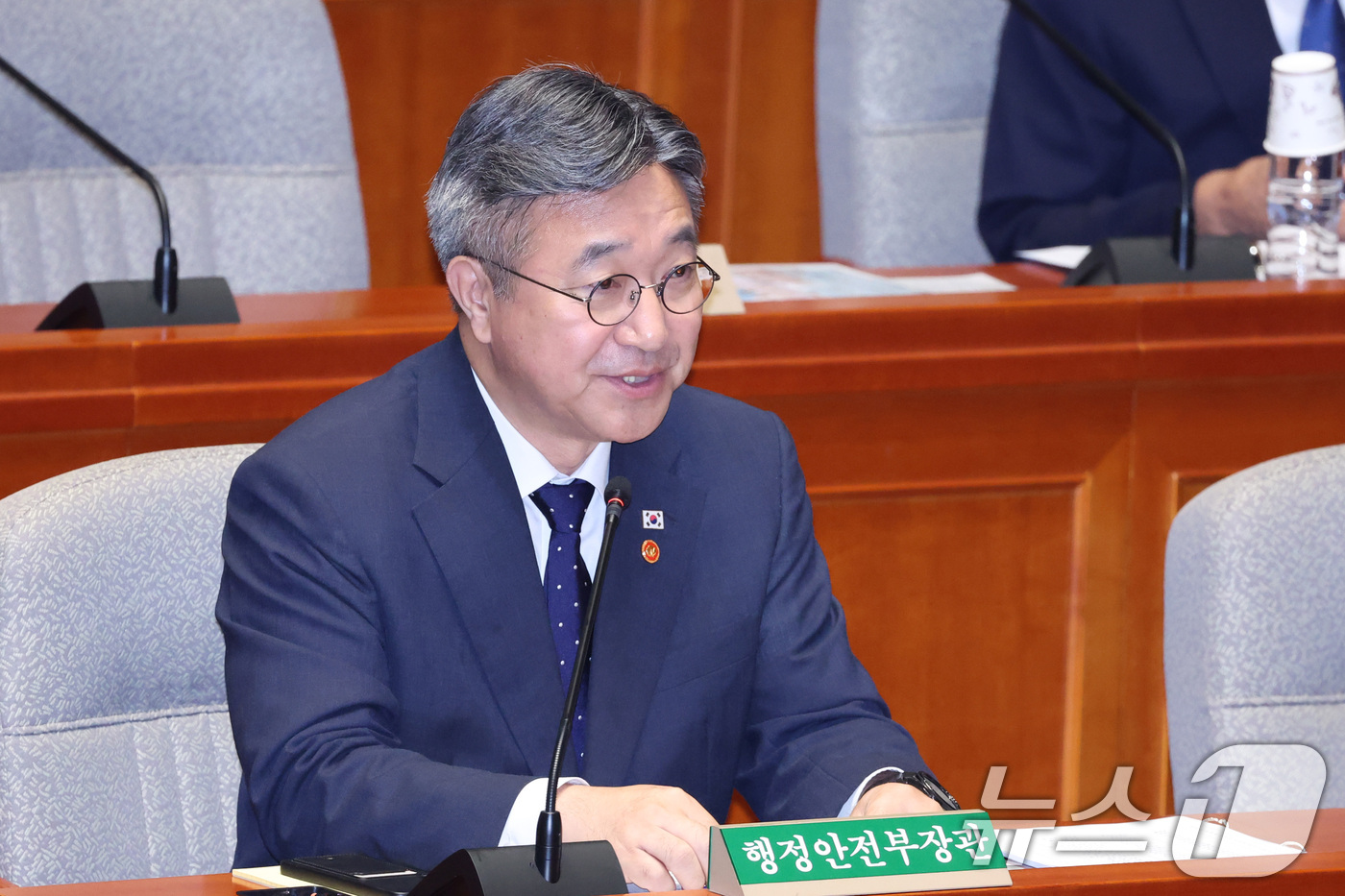 (서울=뉴스1) 신웅수 기자 = 윤호중 행정안전부 장관이 31일 서울 여의도 국회에서 열린 예산결산특별위원회 전체회의에서 의원 질의에 답변하고 있다. 2026.8.31/뉴스1