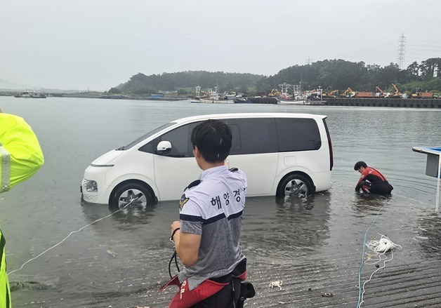 지난 주말 충남 바닷가서 갯벌 고립·차량 침수 잇따라