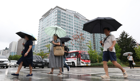 전남 344㎜·충남 138㎜ 물폭탄…9월 첫날 중부 비·남부 소나기