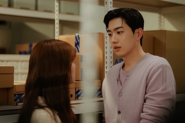 '최애의 사원' 강훈♥김혜준, 창고 안 은밀한 만남…비밀 연애 시작