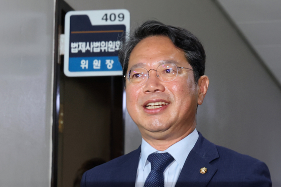 법사위 소위 참석하는 김승원 장관 후보자