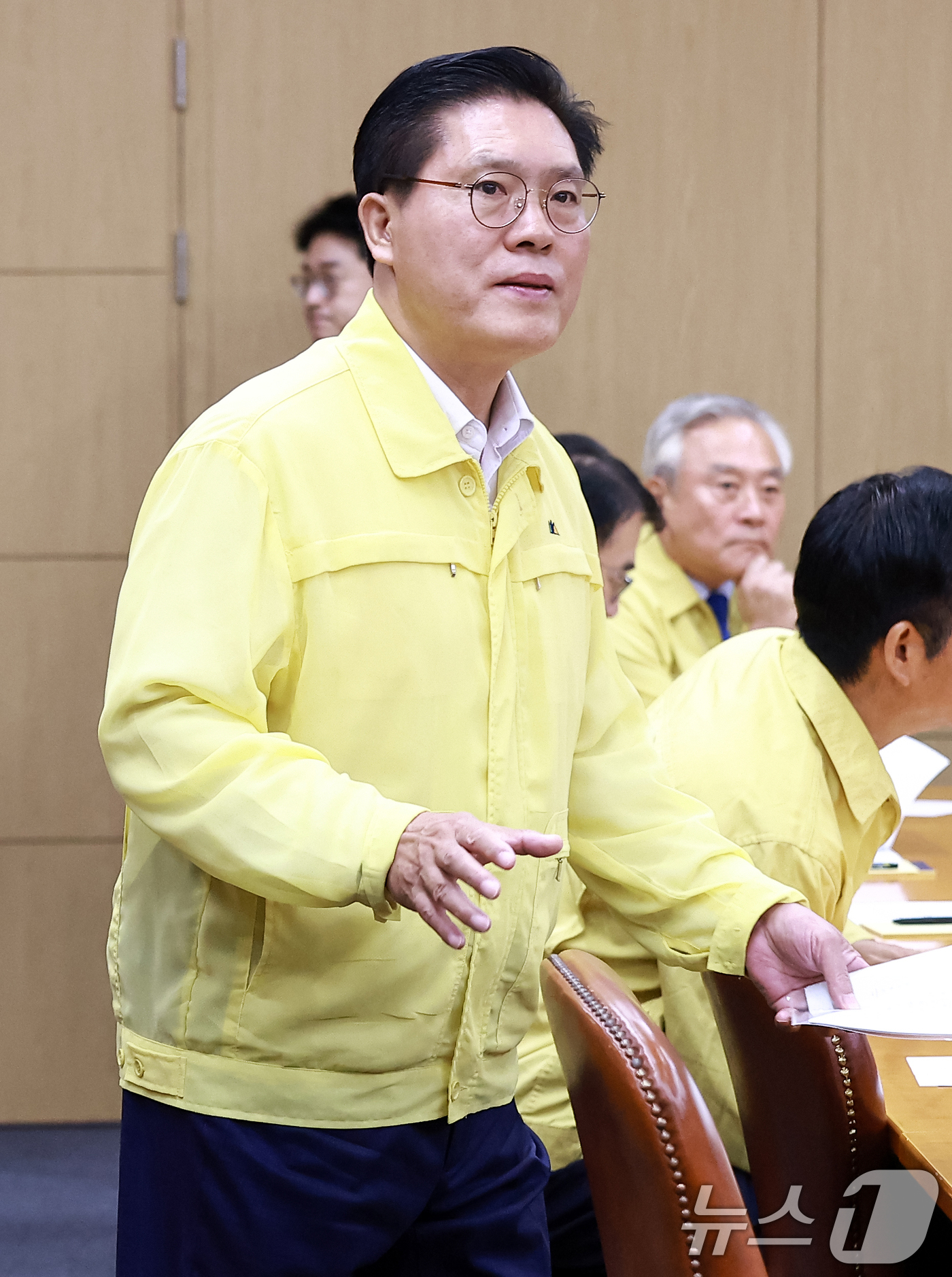(서울=뉴스1) 이종덕 기자 = 송석준 국회 외교통일위원장이 31일 서울 종로구 외교부 청사에서 열린 국회 외교통일위원회 대상 네팔 대홍수 관련 점검회의에 참석하고 있다.(공동취재 …