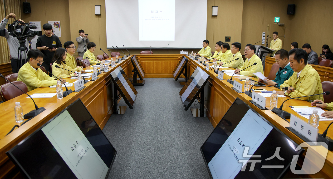 (서울=뉴스1) 이종덕 기자 = 송석준 국회 외교통일위원장이 31일 서울 종로구 외교부 청사에서 열린 국회 외교통일위원회 대상 네팔 대홍수 관련 브리핑에서 모두발언하고 있다.(공동 …