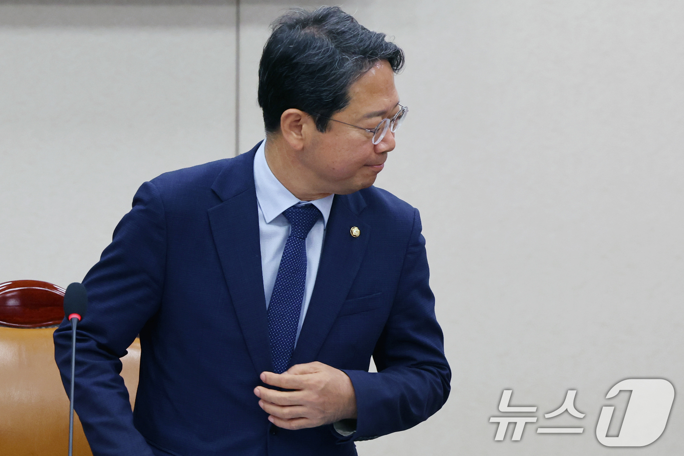 (서울=뉴스1) 황기선 기자 = 법무부 장관 후보자로 지명된 김승원 법제사법위원회 소위원장이 31일 오전 서울 여의도 국회에서 열린 법사위 법안심사제1소위원회에 참석하고 있다. …