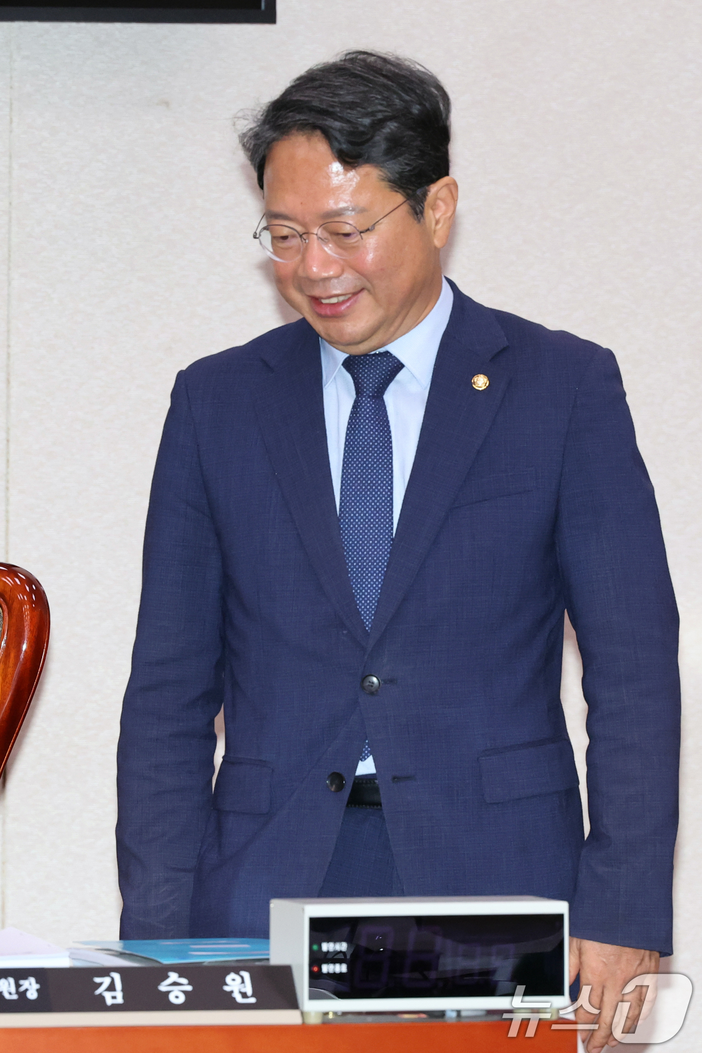 (서울=뉴스1) 황기선 기자 = 법무부 장관 후보자로 지명된 김승원 법제사법위원회 소위원장이 31일 오전 서울 여의도 국회에서 열린 법사위 법안심사제1소위원회에 참석하고 있다. …