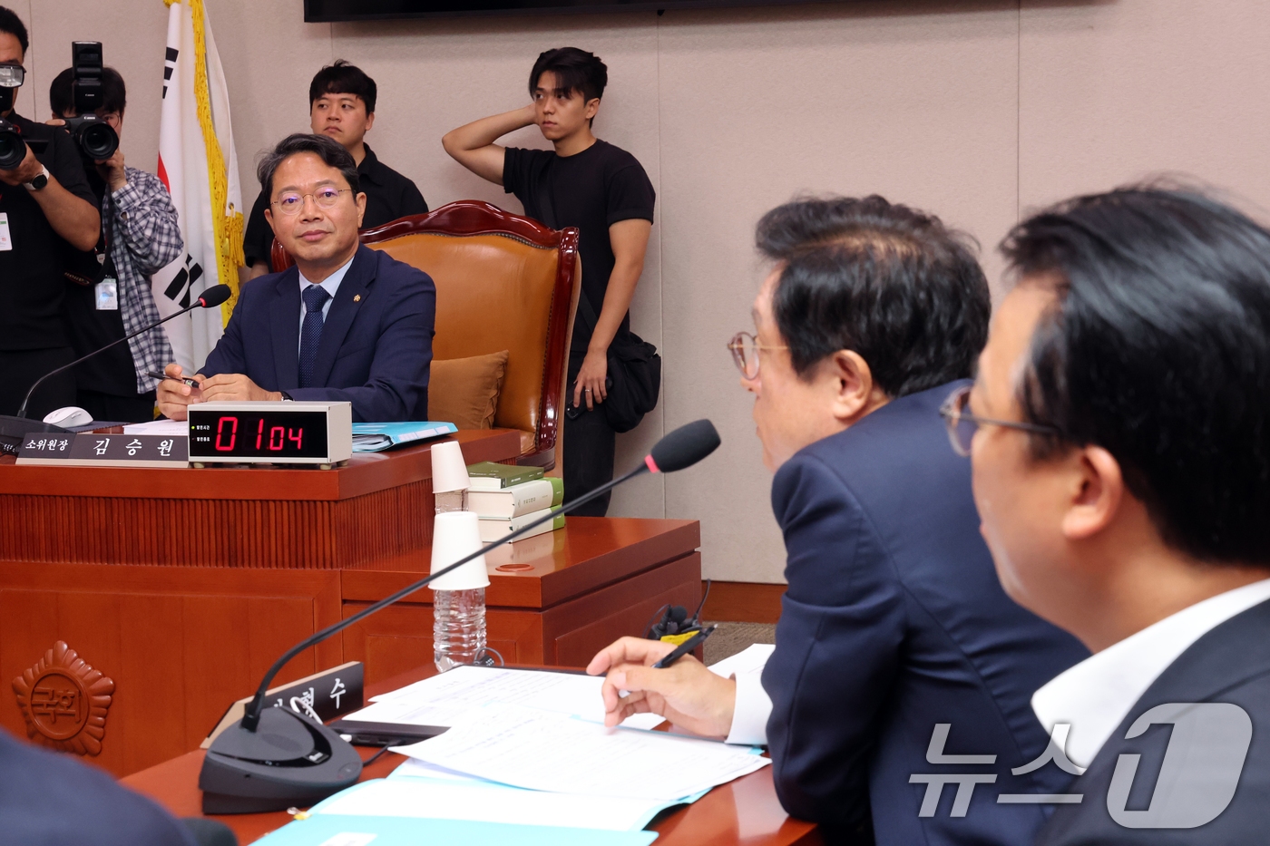 (서울=뉴스1) 황기선 기자 = 법무부 장관 후보자로 지명된 김승원 법제사법위원회 소위원장이 31일 오전 서울 여의도 국회에서 열린 법사위 법안심사제1소위원회에서 박형수 국민의힘 …