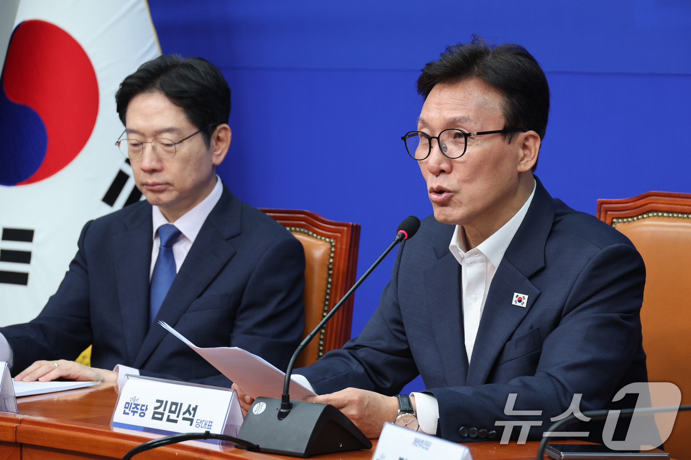 (서울=뉴스1) 신웅수 기자 = 김민석 더불어민주당 대표가 31일 서울 여의도 국회에서 열린 공천혁신추진단·정당개혁추진단·개헌추진단 제1차 회의에서 발언하고 있다. 2026.8.3 …