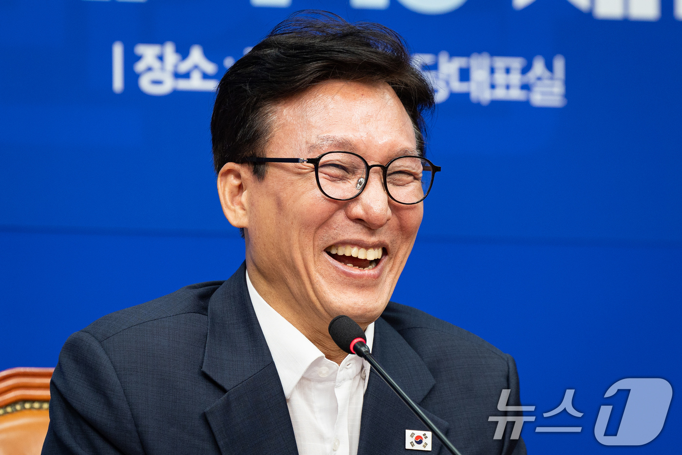 (서울=뉴스1) 유승관 기자 = 김민석 더불어민주당 대표가 31일 서울 여의도 국회에서 열린 메가성장 특별위원회 제1차 회의에서 밝게 웃고 있다. 2026.8.31/뉴스1