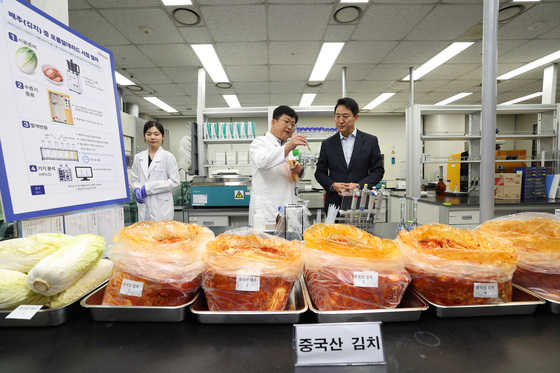 오세훈 시장, 중국산 김치 안정성 현장점검