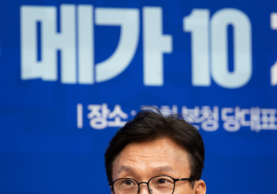 발언하는 김민석 대표