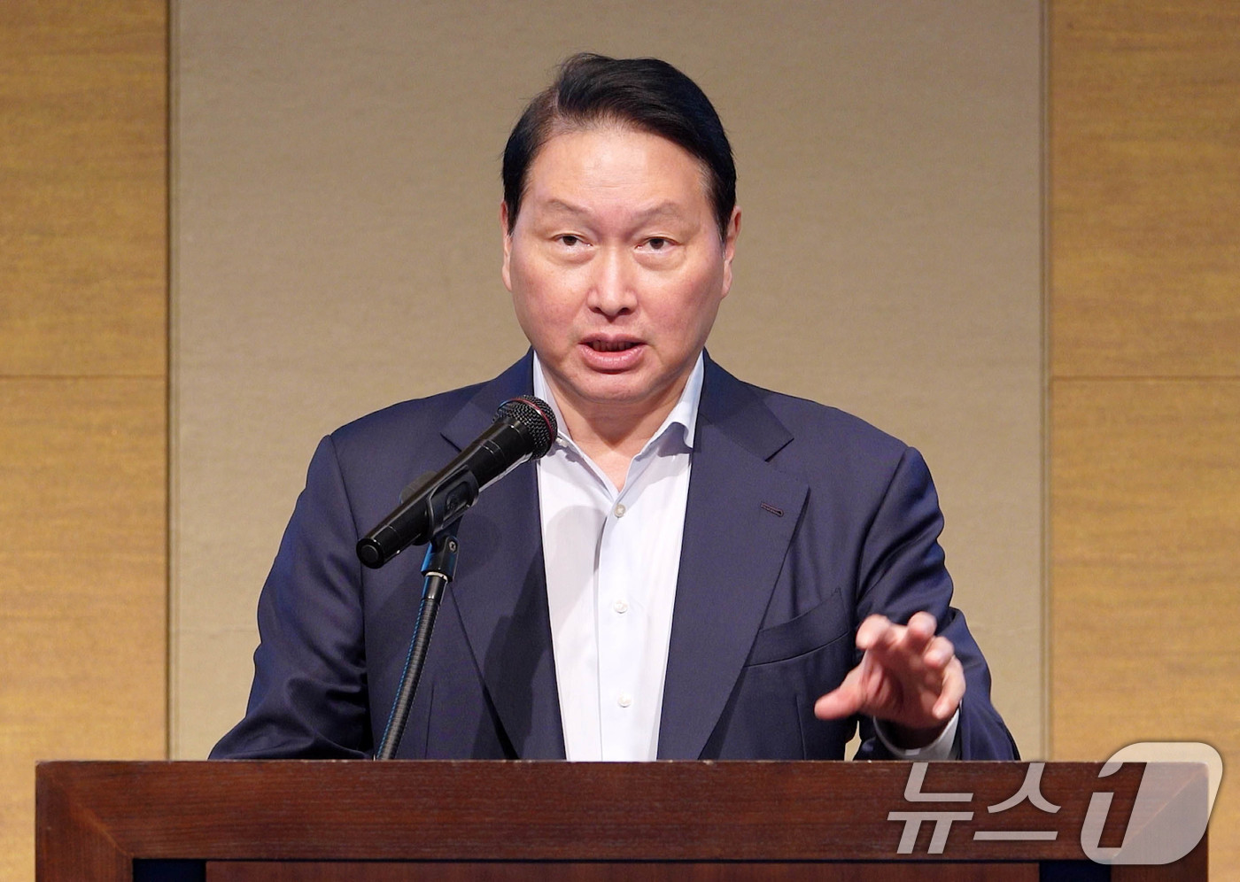 (서울=뉴스1) = 최태원 대한상공회의소 회장이 31일 일본 센다이 웨스틴호텔에서  ‘지역에서 열어가는 한일의 미래'를 주제로 열린 ‘제15회 한일상공회의소 회장단 회의’에서 개회 …